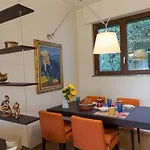 La Petite Dame - Maggiore - 100 M From The ヴェルバーニア
