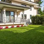 La Petite Dame - Maggiore - 100 M From The * ヴェルバーニア