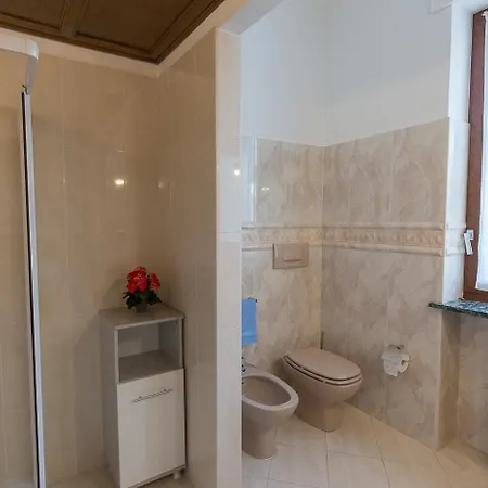 La Petite Dame - Maggiore - 100 M From The *