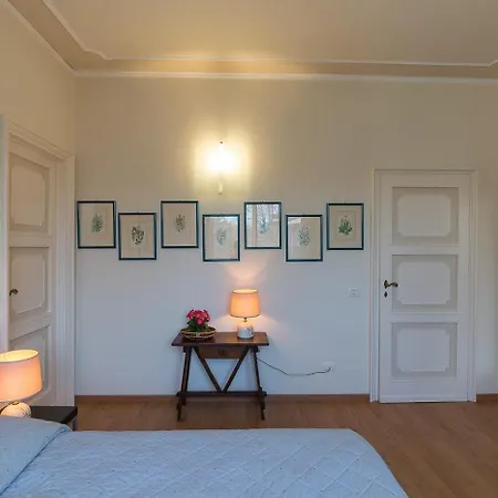 La Petite Dame - Maggiore - 100 M From The Вербания