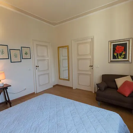 La Petite Dame - Maggiore - 100 M From The