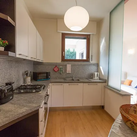 La Petite Dame - Maggiore - 100 M From The * Verbania