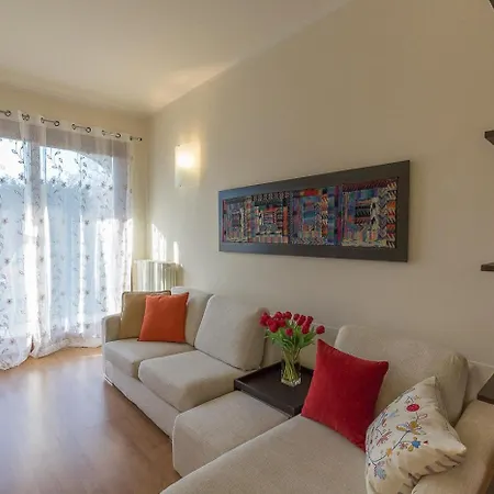 La Petite Dame - Maggiore - 100 M From The * Вербания