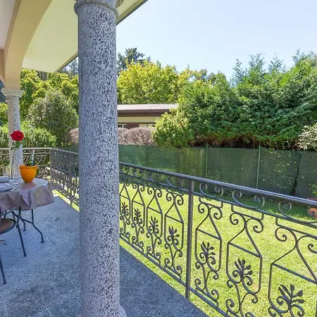Apartment La Petite Dame - Maggiore - 100 M From The *