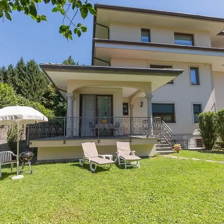 La Petite Dame - Maggiore - 100 M From The Вербания