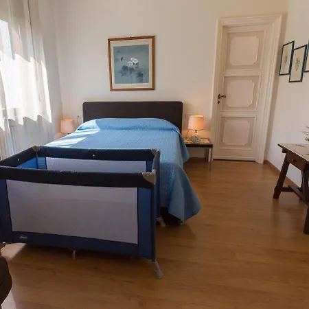 La Petite Dame - Maggiore - 100 M From The