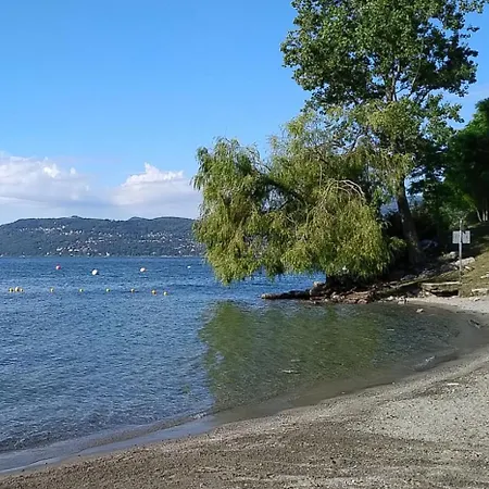 La Petite Dame - Maggiore - 100 M From The 아파트