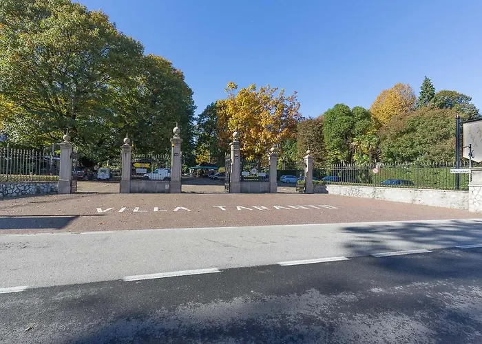 La Petite Dame - Maggiore - 100 M From The 아파트 베르바니아