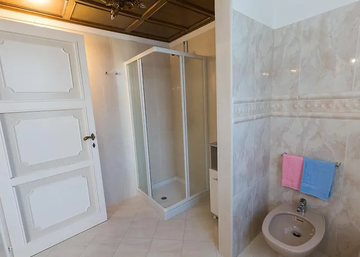 La Petite Dame - Maggiore - 100 M From The *