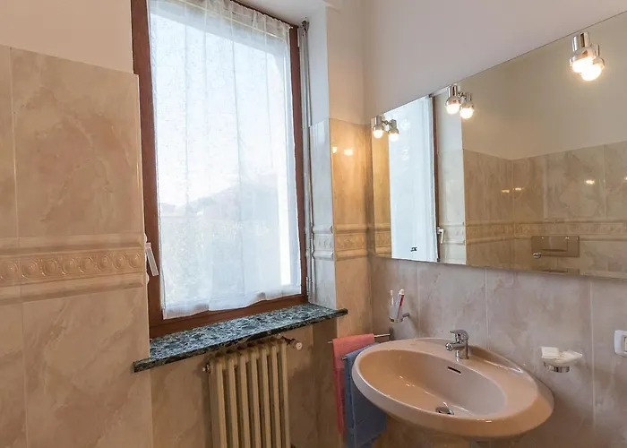 La Petite Dame - Maggiore - 100 M From The *