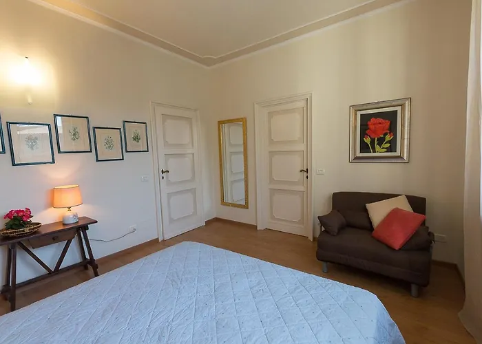 La Petite Dame - Maggiore - 100 M From The