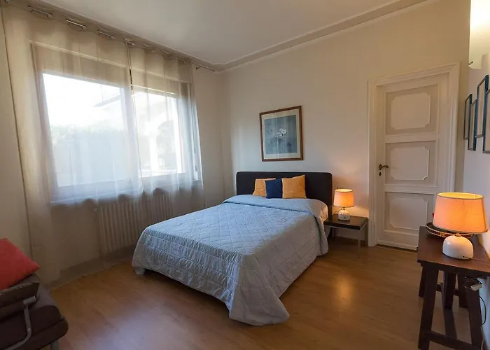 Apartment La Petite Dame - Maggiore - 100 M From The