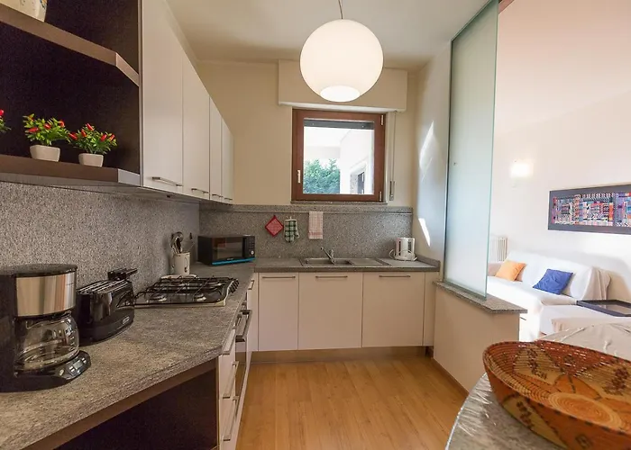 La Petite Dame - Maggiore - 100 M From The * Verbania