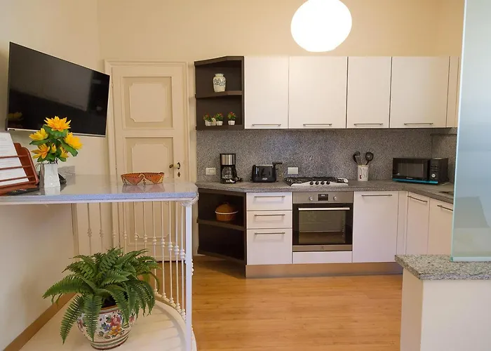 Apartment La Petite Dame - Maggiore - 100 M From The *