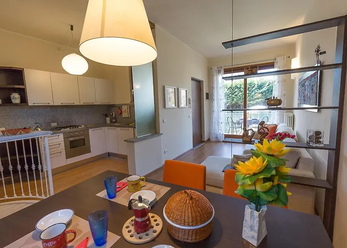 La Petite Dame - Maggiore - 100 M From The Verbania