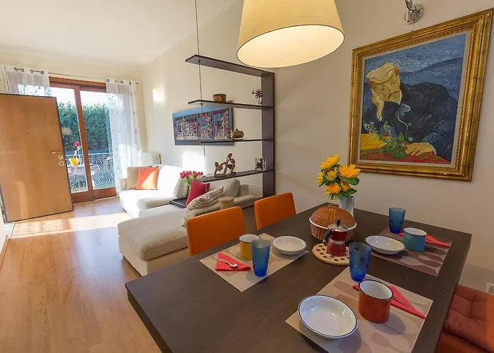 La Petite Dame - Maggiore - 100 M From The 아파트