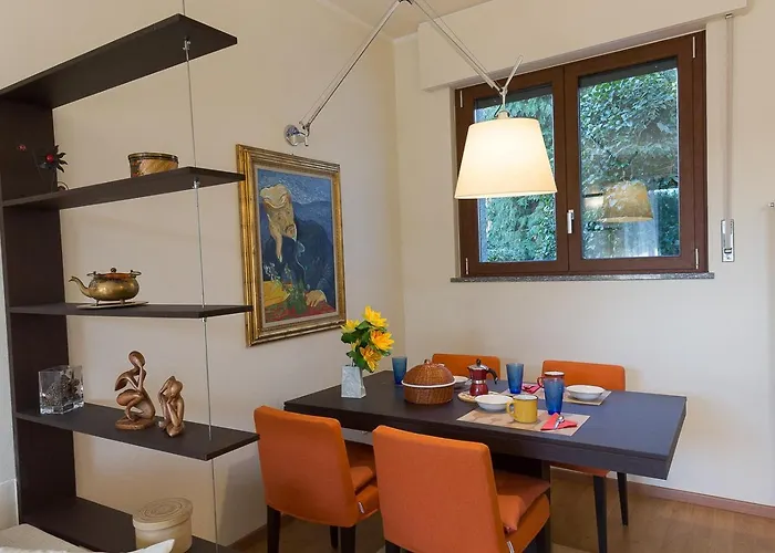 La Petite Dame - Maggiore - 100 M From The Verbania