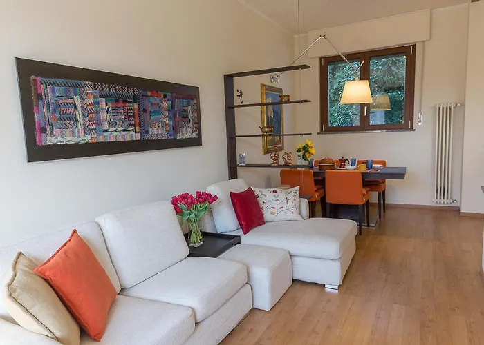 La Petite Dame - Maggiore - 100 M From The 베르바니아