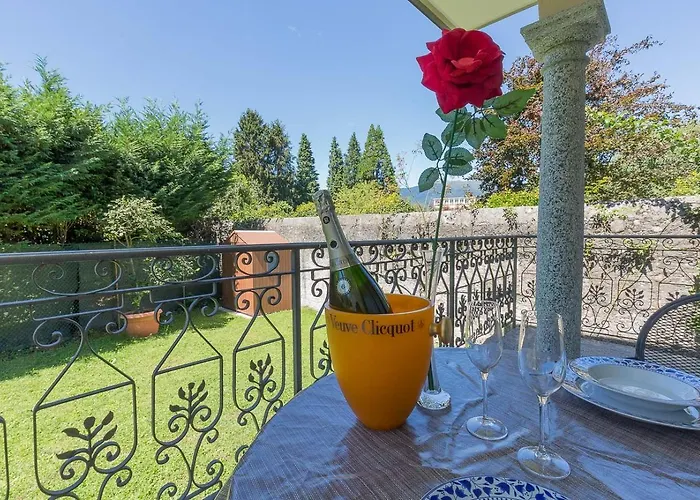 La Petite Dame - Maggiore - 100 M From The Verbania