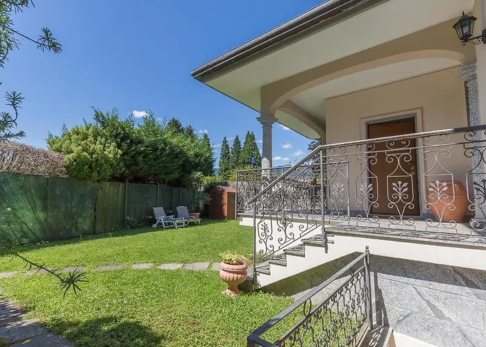 Apartment La Petite Dame - Maggiore - 100 M From The Verbania