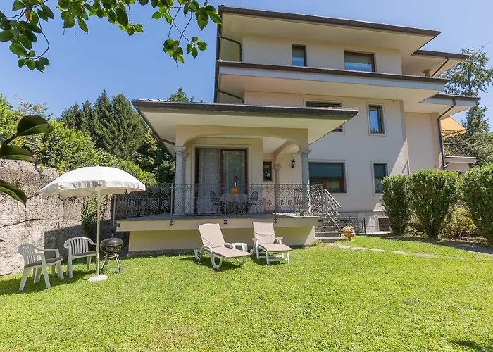 La Petite Dame - Maggiore - 100 M From The Verbania