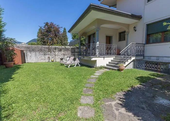 La Petite Dame - Maggiore - 100 M From The *