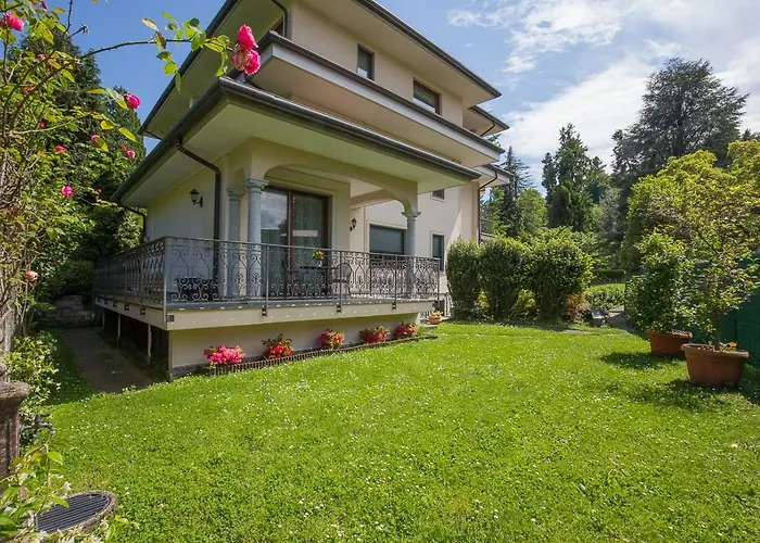 Apartment La Petite Dame - Maggiore - 100 M From The
